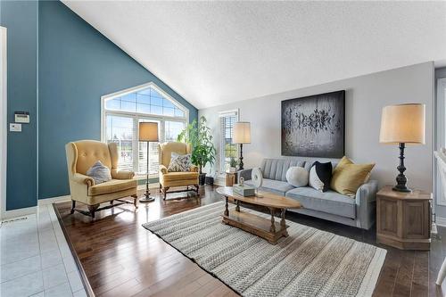 Spacious, bright, and airy. - 501 Winona Road, Stoney Creek, ON - Indoor Photo Showing Living Room