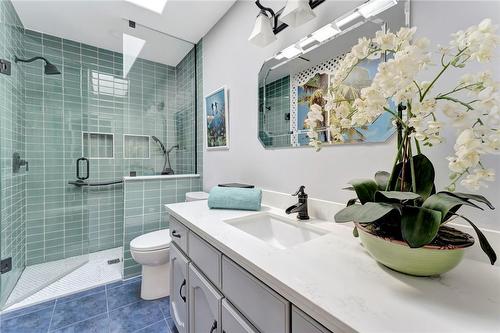 Upstairs main bath with large, newer walk-in shower. - 501 Winona Road, Stoney Creek, ON - Indoor Photo Showing Bathroom