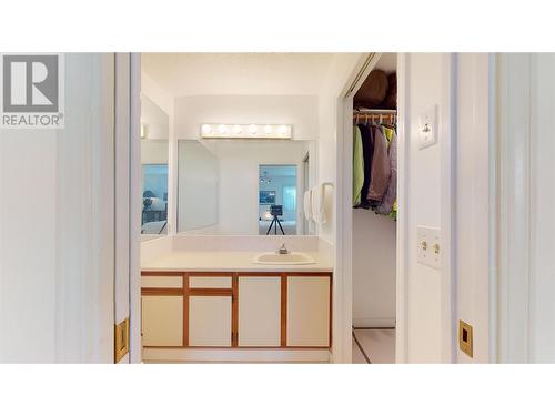 3481 Old Vernon Road Unit# 40, Kelowna, BC - Indoor Photo Showing Bathroom