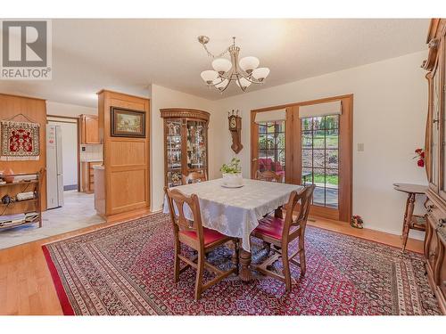 1880 2 Avenue Se, Salmon Arm, BC - Indoor Photo Showing Dining Room