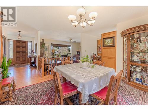 1880 2 Avenue Se, Salmon Arm, BC - Indoor Photo Showing Dining Room