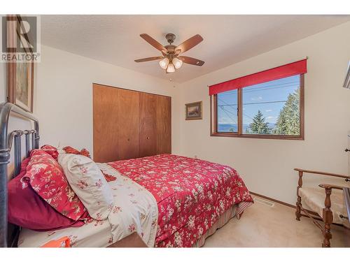 1880 2 Avenue Se, Salmon Arm, BC - Indoor Photo Showing Bedroom