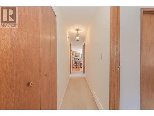 1880 2 Avenue Se, Salmon Arm, BC - Indoor Photo Showing Other Room