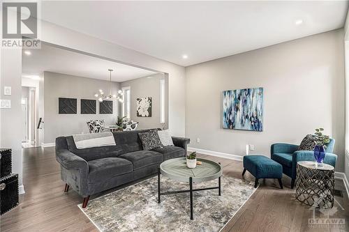 348 Ventoux Avenue, Ottawa, ON - Indoor Photo Showing Living Room