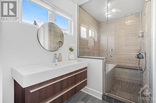 10 Adelaide Street Unit#A, Ottawa, ON - Indoor Photo Showing Bathroom
