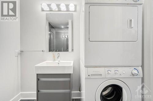 10 Adelaide Street Unit#A, Ottawa, ON - Indoor Photo Showing Laundry Room