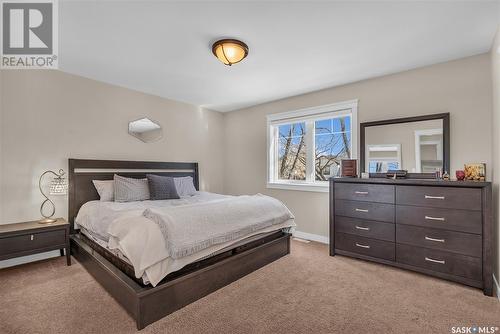 2 923 5Th Avenue N, Saskatoon, SK - Indoor Photo Showing Bedroom