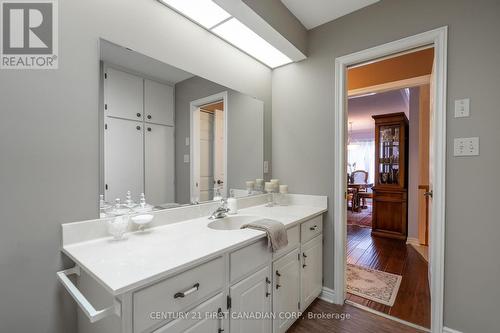 #3 -94 Pine Valley Gate, London, ON - Indoor Photo Showing Bathroom