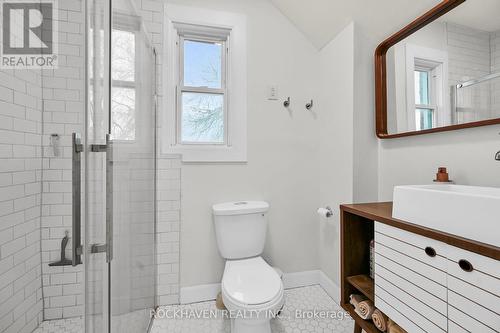 109 Beach Road, Hamilton, ON - Indoor Photo Showing Bathroom