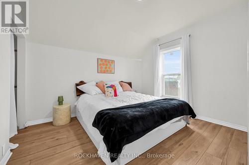 109 Beach Road, Hamilton, ON - Indoor Photo Showing Bedroom