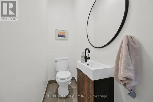 109 Beach Road, Hamilton, ON - Indoor Photo Showing Bathroom