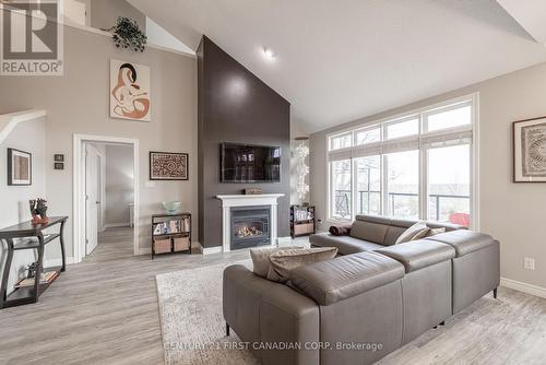 1860 Ironwood Road, London, ON - Indoor Photo Showing Living Room With Fireplace