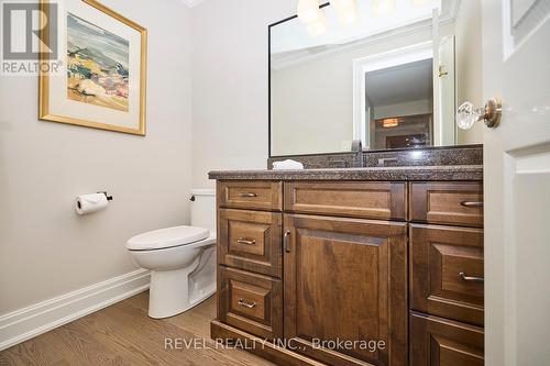 10 Pickwick Pl, Pelham, ON - Indoor Photo Showing Bathroom