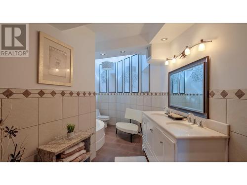 404 West Bench Drive, Penticton, BC - Indoor Photo Showing Bathroom