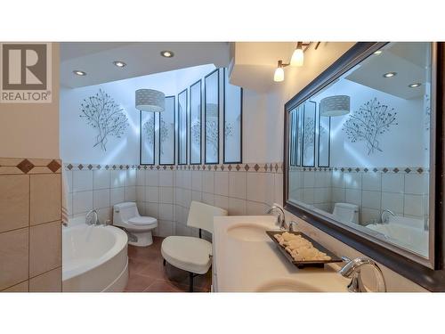 404 West Bench Drive, Penticton, BC - Indoor Photo Showing Bathroom