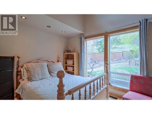 404 West Bench Drive, Penticton, BC - Indoor Photo Showing Bedroom