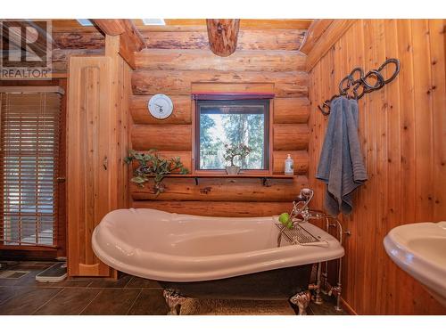 159 Horner Road, Lumby, BC - Indoor Photo Showing Bathroom