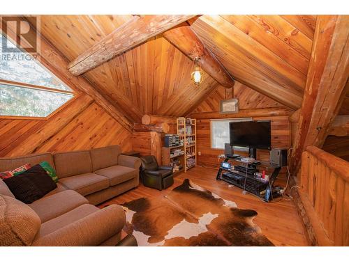 159 Horner Road, Lumby, BC - Indoor Photo Showing Living Room