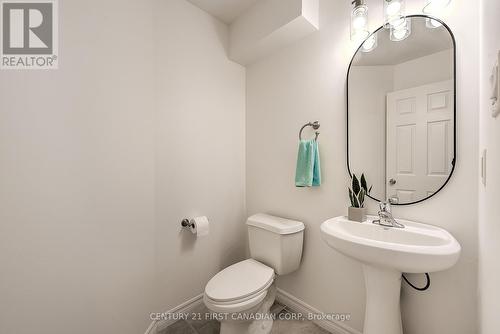 821 Silverfox Crescent, London, ON - Indoor Photo Showing Bathroom