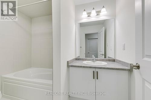 #56 -305 Garner Rd W, Hamilton, ON - Indoor Photo Showing Bathroom