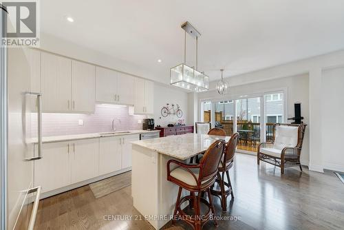 23 Windsor Circle, Niagara-On-The-Lake, ON - Indoor Photo Showing Kitchen With Upgraded Kitchen