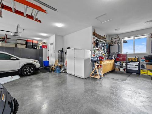 2604 Telford Drive, Kamloops, BC - Indoor Photo Showing Garage