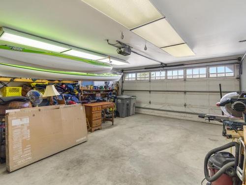 2749 Qu'Appelle Blvd, Kamloops, BC - Indoor Photo Showing Garage