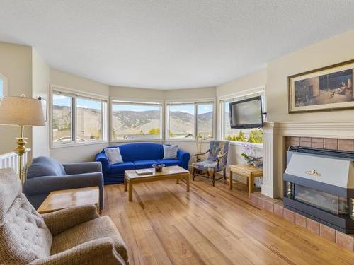 2749 Qu'Appelle Blvd, Kamloops, BC - Indoor Photo Showing Living Room With Fireplace