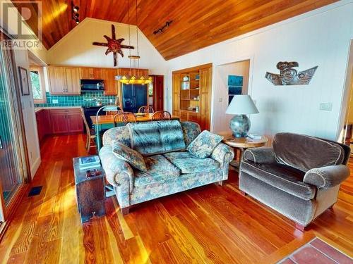 Site 3-14000 Sarah Point Rd, Remote Areas, BC - Indoor Photo Showing Living Room