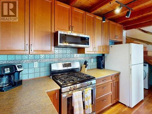 1147 Sunset Trail, Savary Island, BC - Indoor Photo Showing Kitchen