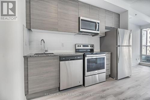 326 - 621 Sheppard Avenue E, Toronto, ON - Indoor Photo Showing Kitchen