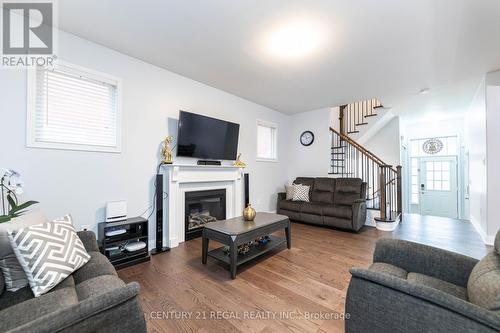 5 Whiterose Lane, Whitchurch-Stouffville, ON - Indoor Photo Showing Living Room With Fireplace