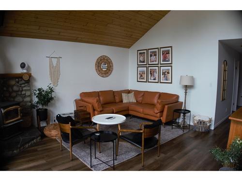 4584 Purcell Drive, Fairmont Hot Springs, BC - Indoor Photo Showing Living Room