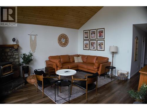 4584 Purcell Drive, Fairmont Hot Springs, BC - Indoor Photo Showing Other Room