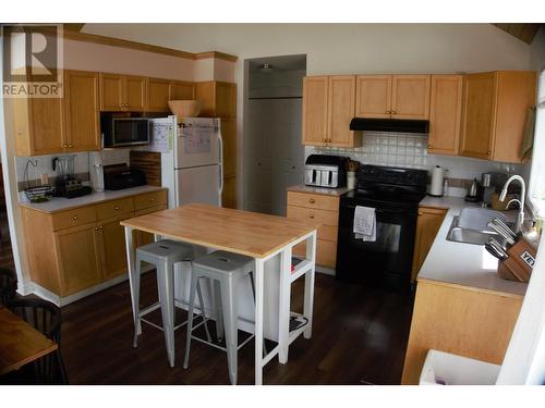 4584 Purcell Drive, Fairmont Hot Springs, BC - Indoor Photo Showing Kitchen