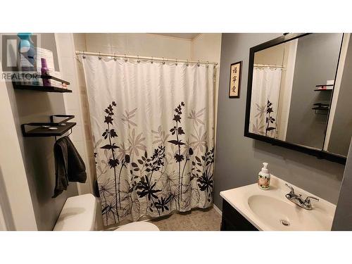 1104 120 Avenue, Dawson Creek, BC - Indoor Photo Showing Bathroom