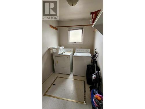 1104 120 Avenue, Dawson Creek, BC - Indoor Photo Showing Laundry Room