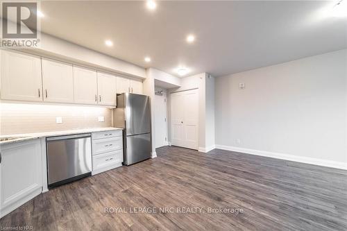 #602 -5698 Main St, Niagara Falls, ON - Indoor Photo Showing Kitchen With Stainless Steel Kitchen