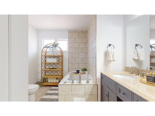 1800 Mt Connell Crescent, Cranbrook, BC - Indoor Photo Showing Bathroom
