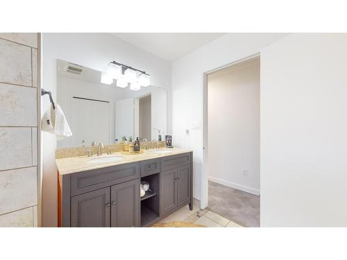1800 Mt Connell Crescent, Cranbrook, BC - Indoor Photo Showing Bathroom