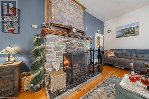 284 Colborne St N, Norfolk, ON - Indoor Photo Showing Living Room With Fireplace