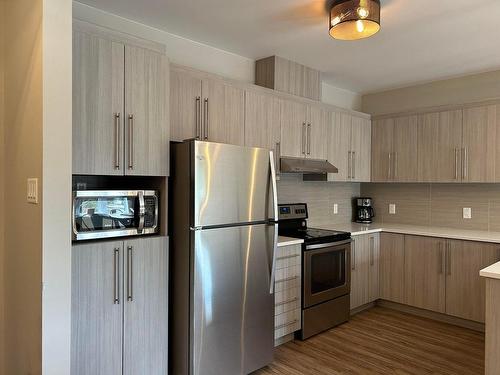 Cuisine - 207-50 Ch. Masson, Sainte-Marguerite-Du-Lac-Masson, QC - Indoor Photo Showing Kitchen