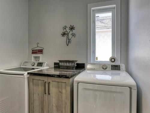 Salle de lavage - 805 109E Avenue, Shawinigan, QC - Indoor Photo Showing Laundry Room