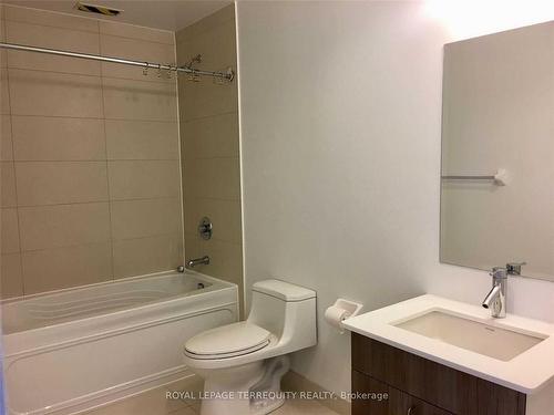 Ph101-426 University Ave, Toronto, ON - Indoor Photo Showing Bathroom