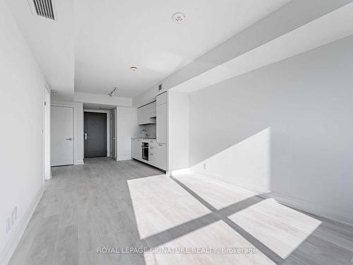511-33 Frederick Todd Way, Toronto, ON - Indoor Photo Showing Other Room