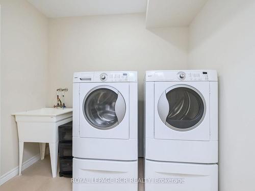 18 Owen St W, Penetanguishene, ON - Indoor Photo Showing Laundry Room