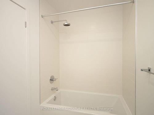 702-1787 St. Clair Ave, Toronto, ON - Indoor Photo Showing Bathroom
