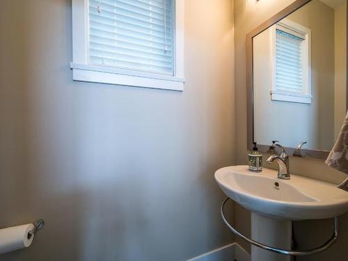 81-130 Colebrook Rd, Kamloops, BC - Indoor Photo Showing Bathroom