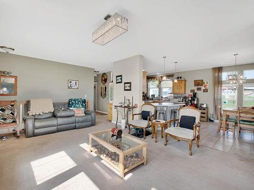 2045/2052 Barnhartvale Road, Kamloops, BC - Indoor Photo Showing Living Room