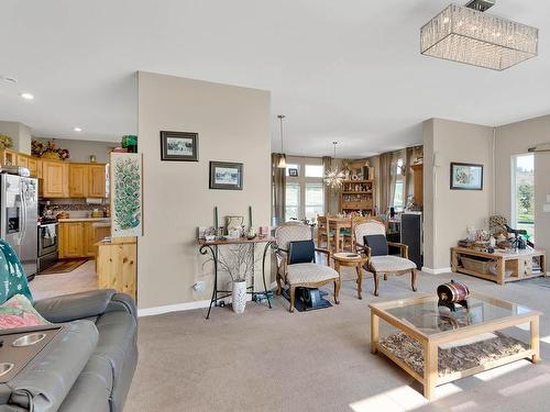 2045/2052 Barnhartvale Road, Kamloops, BC - Indoor Photo Showing Living Room